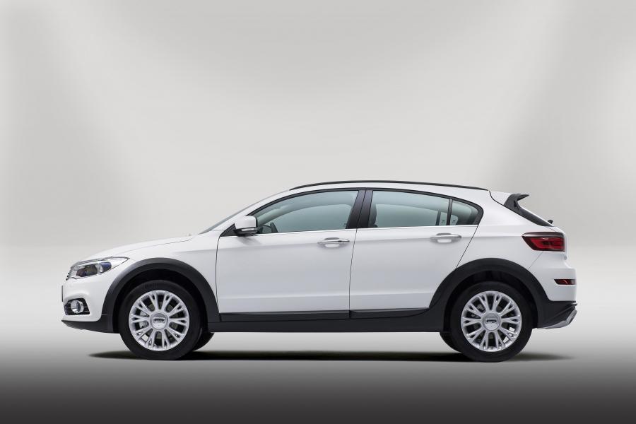  Qoros 3 City SUV 2014 года  (фото 2 из 35)